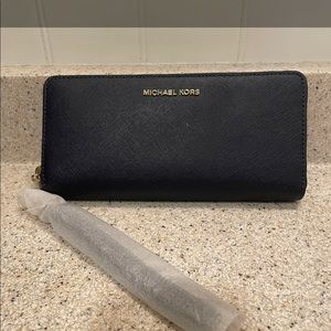 Michael Kors Continental Wristlet